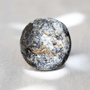 Sculpted Black and White with Gold Ring. Size 8.