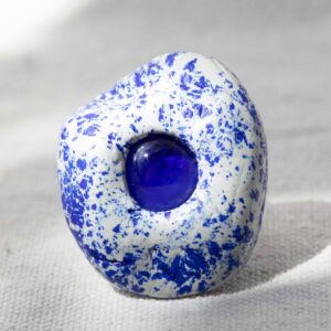 Sculpted Ring with Blue Glass. Size 6,5.