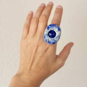Sculpted Oval Blue Ring. Size 7,5.